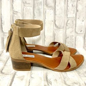 Steve Madden Ronnda Tassel Ankle Strap
Sandal Sz:9